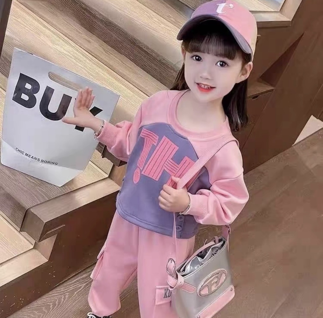 طقم بناتي رياضي وردي — صورة 1